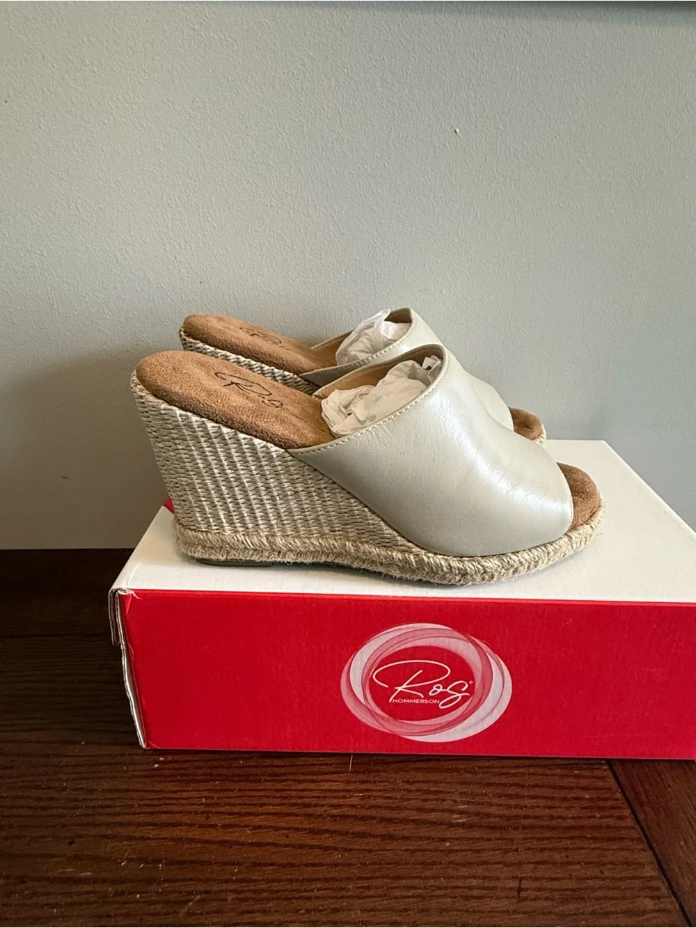 Ros Hommerson Cream Wedge Espadrille Mules 8 WW double wide